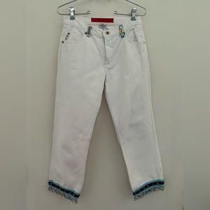 SUPER CUTE: GUESS Brand Women's White Capri Jeans With Beaded Fringe - Size 27